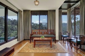 32-inch LCD TV with satellite channels, TV