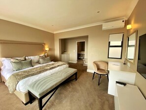 Hypo-allergenic bedding, minibar, individually furnished, desk - The Northcliff Boutique Hotel (Randburg)