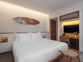 Minibar, in-room safe, individually decorated, laptop workspace