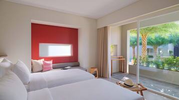 Minibar, Zimmersafe, individuell dekoriert