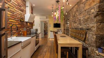 Fridge, microwave, oven, stovetop