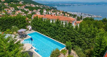 Villa Okra With Pool
