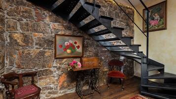 Family Villa, 5 Bedrooms, Balcony, Mountainside (Rustic Villa Okra With Pool) | Interior