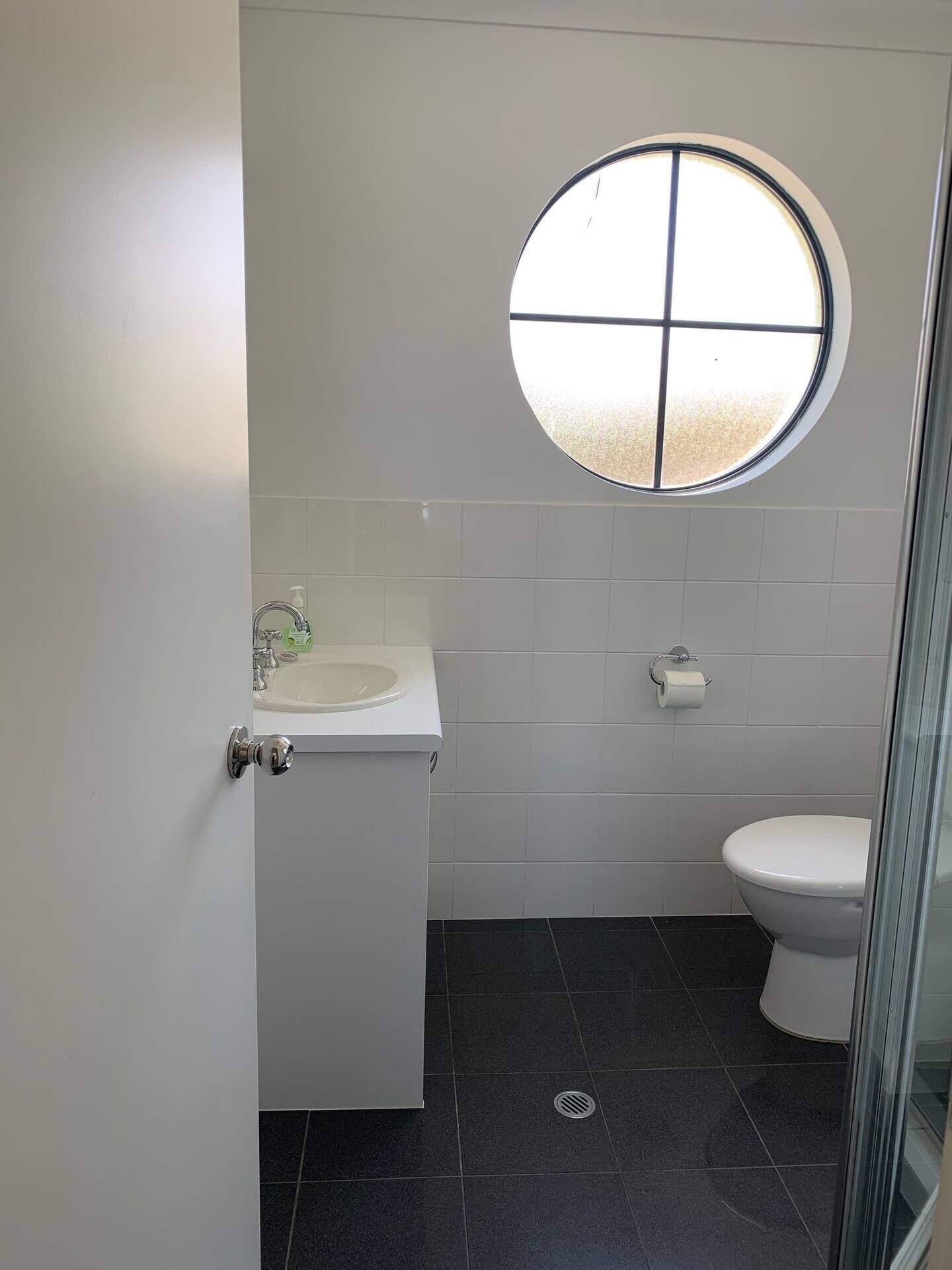 Gorgeous townhouse overlooking Coorong Quays marina