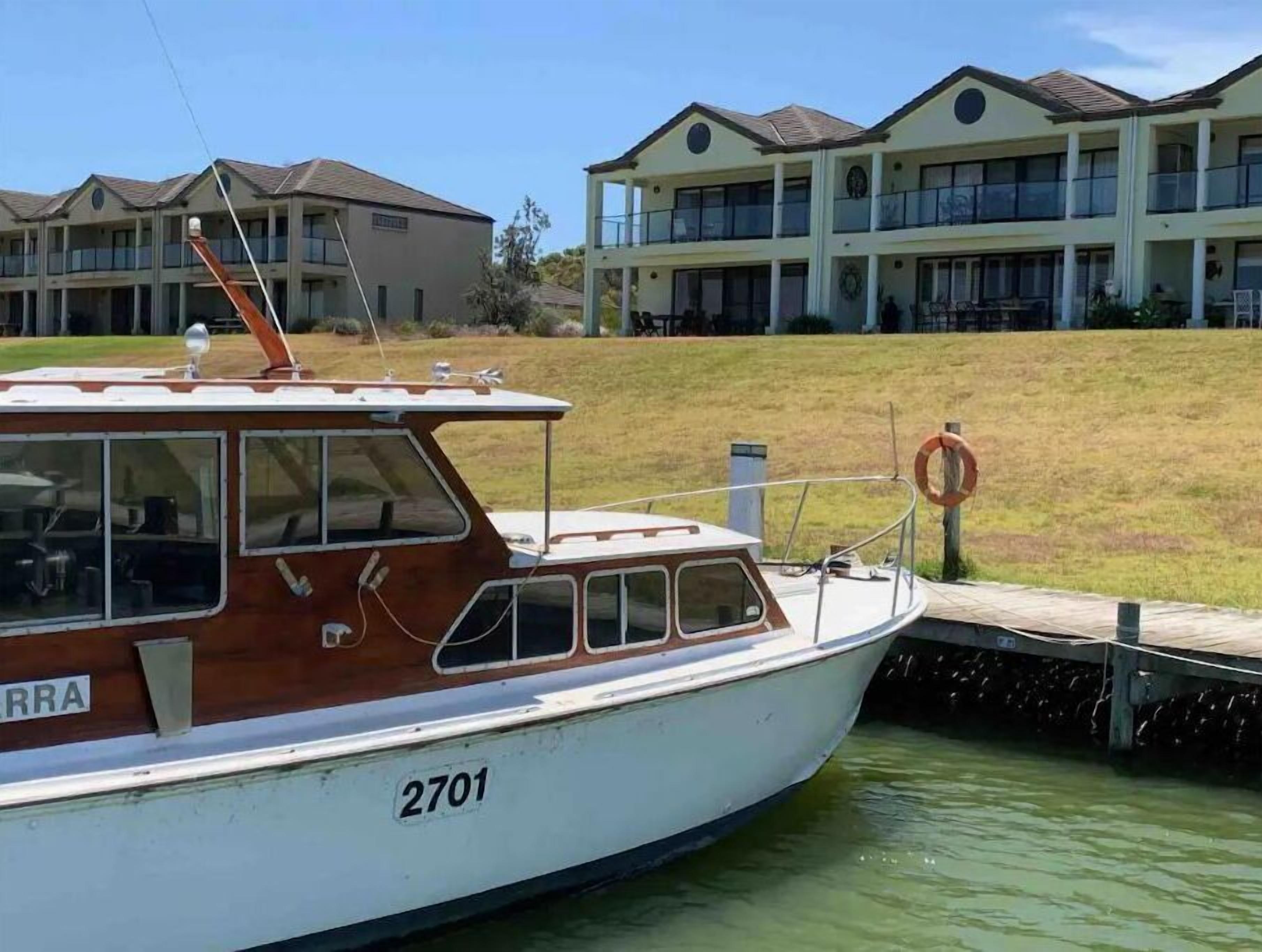 Gorgeous townhouse overlooking Coorong Quays marina