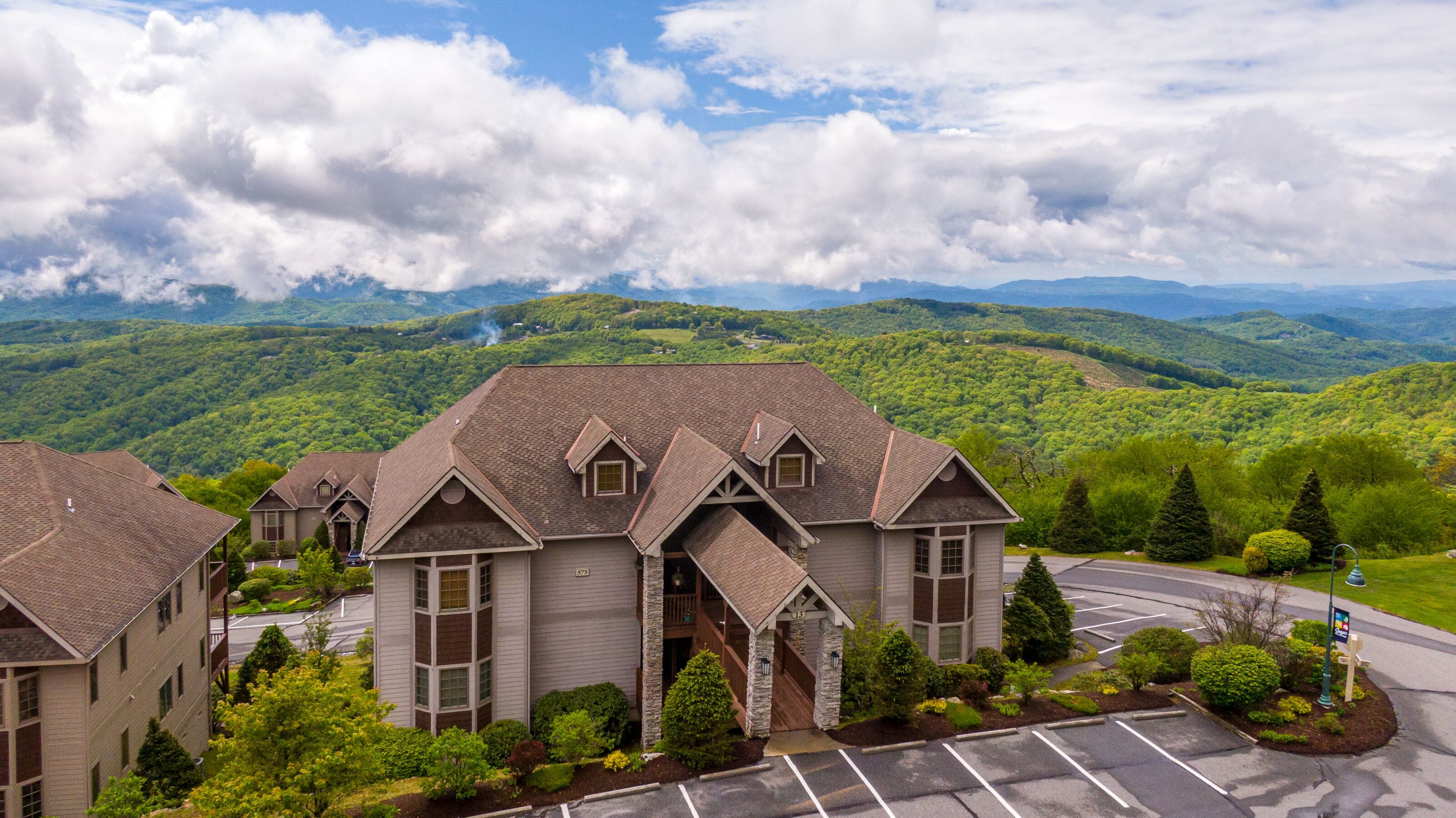 SugarJax - Condo on Sugar Mountain, Gas Fireplace, Mountain Views,