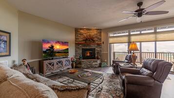 Télévision, cheminée