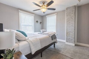 4 habitaciones, escritorio, tabla de planchar con plancha y wifi gratis 