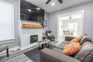 Smart TV, fireplace, offices - Discover Kansas City in Style (Kansas City)