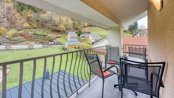 Family Apartment, 1 Bedroom, Mountainside (Wellness Suite Rose) | Teres/patio