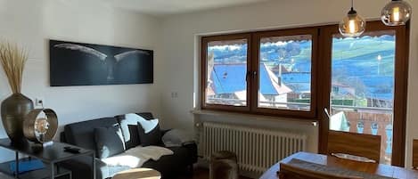 Smart TV, DVD player, stereo