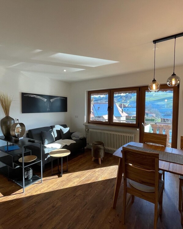 Smart-TV, DVD-Player, Stereoanlage