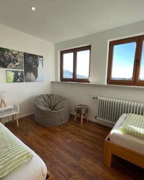 2 Schlafzimmer, Reisekinderbett, kostenloses WLAN, Bettwäsche