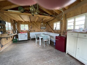 Fridge, microwave, oven, stovetop - Family-friendly temporary home (Horben)