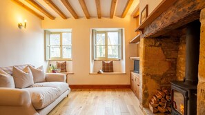 TV, fireplace, DVD player - Hope Cottage, Naunton - pet friendly with a wood burner and garden (Naunton)