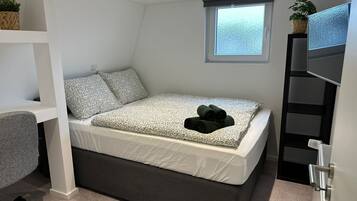 3 Schlafzimmer, Schreibtisch, kostenloses WLAN, BettwÀsche