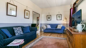 Smart TV, fireplace, DVD player