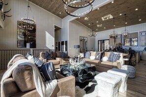 Interior - 8 Bedrooms - SITTIN' ON TOP OF THE WORLD! (Sevierville)