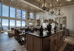 Dining - 8 Bedrooms - SITTIN' ON TOP OF THE WORLD! (Sevierville)