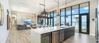 Evolution: Luxe Single-level Villa w/Private Pool, Jacuzzi, Dock