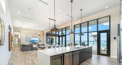 Evolution: Luxe Single-level Villa w/Private Pool, Jacuzzi, Dock