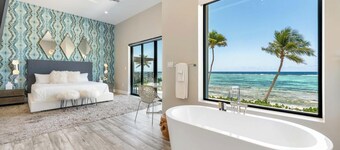 Evolution: Luxe Single-level Villa w/Private Pool, Jacuzzi, Dock