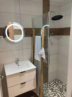 Towels, toilet paper