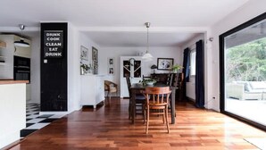 A modern kitchen with a blackboard displaying "DRINK COOK CLEAN EAT DRINK". - Family Oasis 20min from Warsaw (Piaseczno)