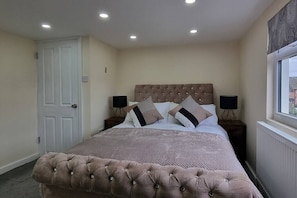 4 bedrooms, iron/ironing board, free WiFi - Pastures Way House - Lovely and Spacious 4 Bed House near L & D Hospital (Luton)