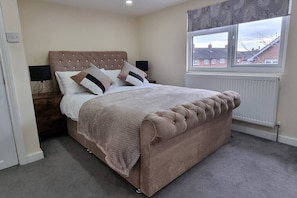 4 bedrooms, iron/ironing board, free WiFi