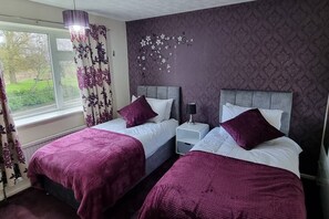 4 Schlafzimmer, Bügeleisen/Bügelbrett, kostenloses WLAN