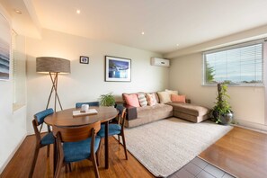 Basic Apartment, 1 Queen Bed | Living area