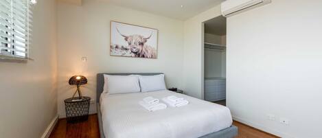 Basic Apartment, 1 Katil Ratu (Queen) | 1 bilik tidur, seterika/papan seterika, cadar katil