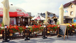 Ulkoruokailutilat