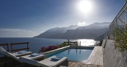 Luxury Villa Vittoria- Villa With Garden Swimming Pool and Jacuzzi Overlooking the sea