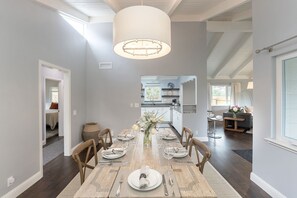 Dining - 3890 Cypress Rest - Close to Golf, Walk to Beach (Pebble Beach)