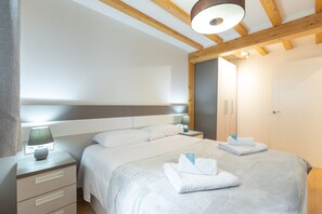2 chambres, fer et planche à repasser, Wi-Fi, literie fournie