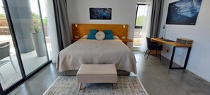 3 camere, una cassaforte in camera, una scrivania, ferro/asse da stiro