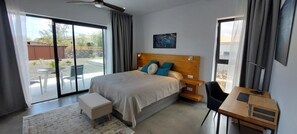 3 camere, una cassaforte in camera, una scrivania, ferro/asse da stiro