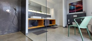 Shower, hair dryer, towels, soap - CASA NIDO - Modern, very spacious villa with heated pool (Lajares)