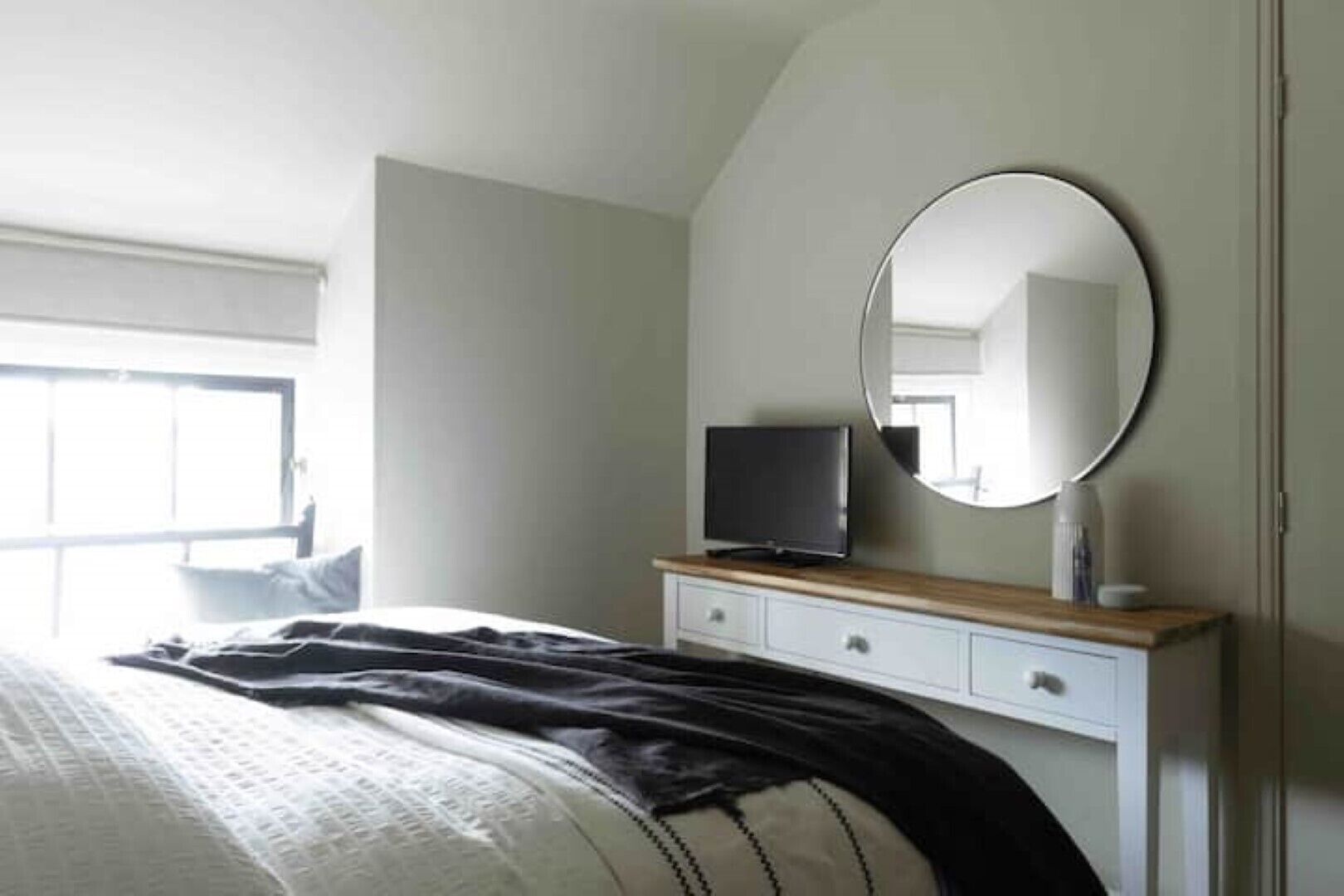 2 bedrooms, iron/ironing board, travel cot, free WiFi
