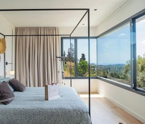 4 bedrooms, travel crib, free WiFi, bed sheets