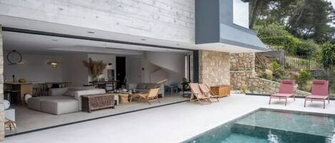 Outdoor pool, a heated pool