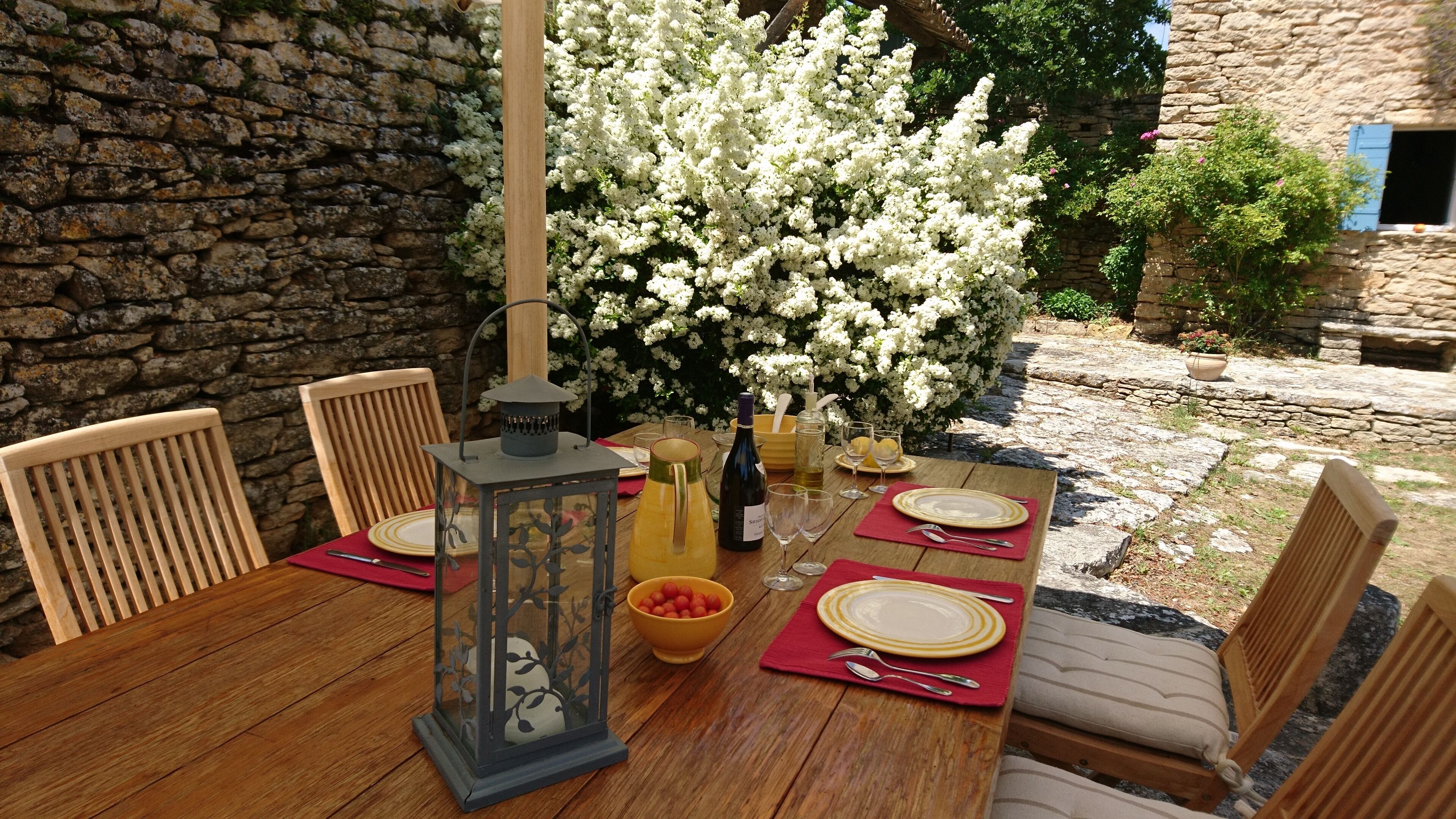 تناول الطعام بالخارج