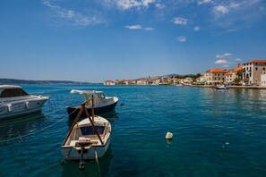 Marina - A2 - spacious apt on seafront with the sea view (Kaštel Stari)