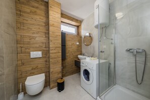 Shower, hair dryer, towels, soap - A2 - spacious apt on seafront with the sea view (Kaštel Stari)