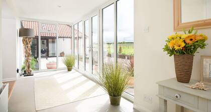 WESTWOOD COTTAGE - A spacious farm cottage close to superb East Lothian beaches