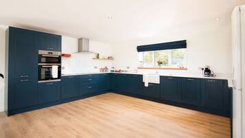 雪櫃、微波爐、焗爐、爐具