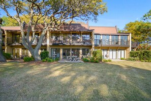 Exterior - 3 BR/3Bath Forest Beach Townhome with Ocean & Courtyard Views (Hilton Head Island)