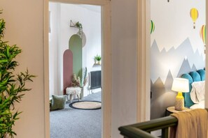 Interior - The Wanderer - Lovely 3bd House - upto 10 guests. (Cardiff)